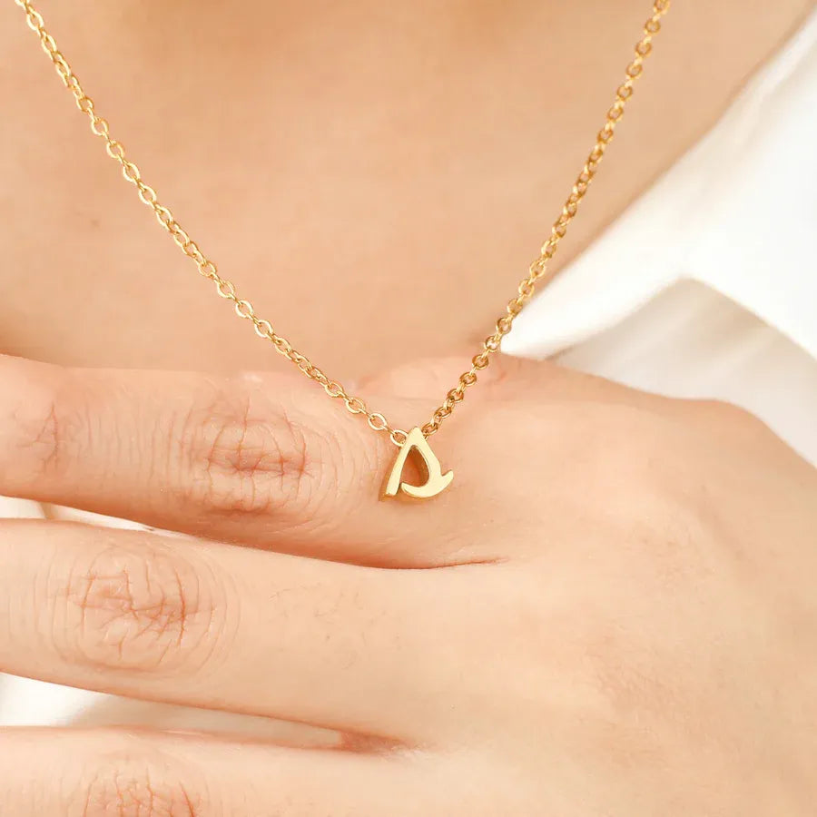 Collier avec petite initiale