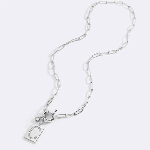 Collier avec pendentif initial pavé et chaîne trombone