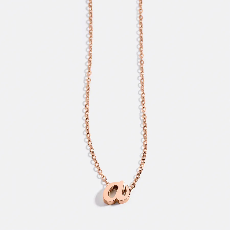 Collier avec petite initiale