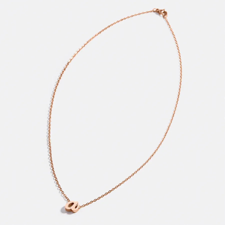 Collier avec petite initiale