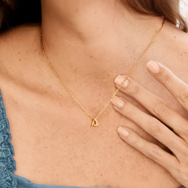 Collier avec petite initiale