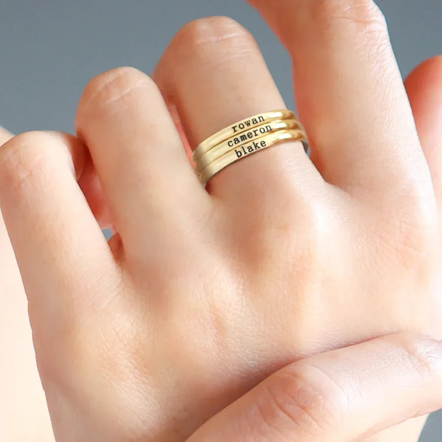 Petite bague empilable avec nom