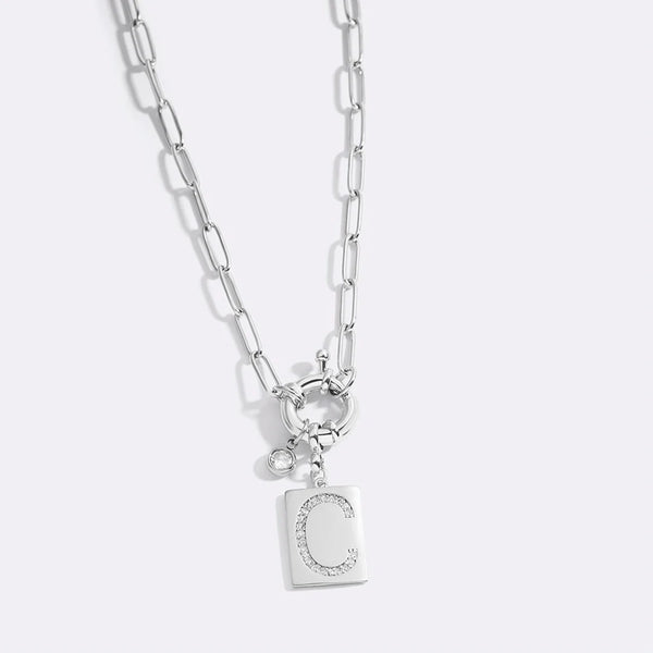 Collier avec pendentif initial pavé et chaîne trombone