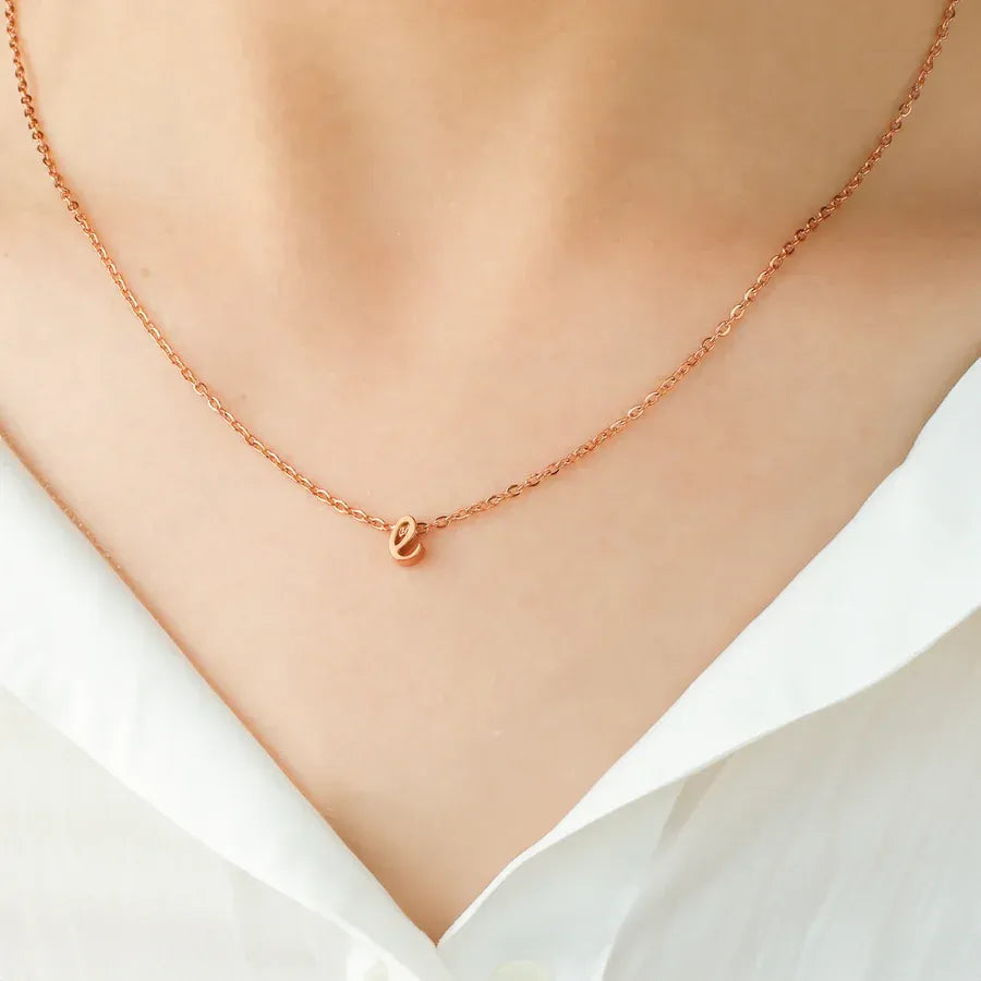 Collier avec petite initiale