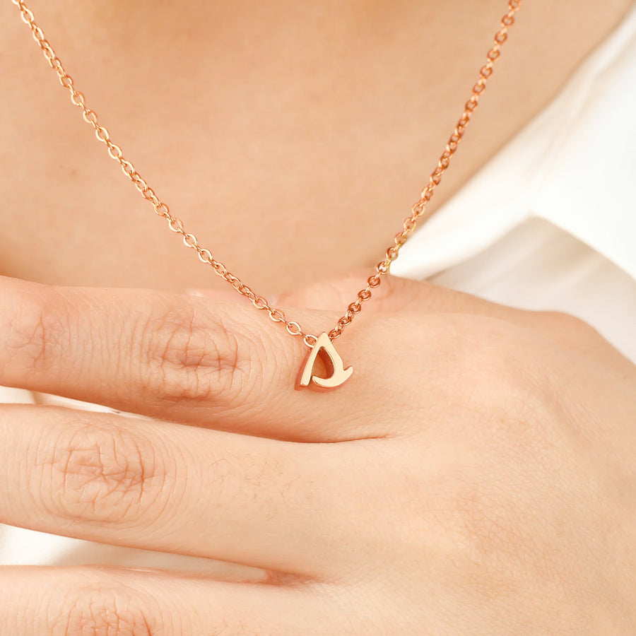 Collier avec petite initiale