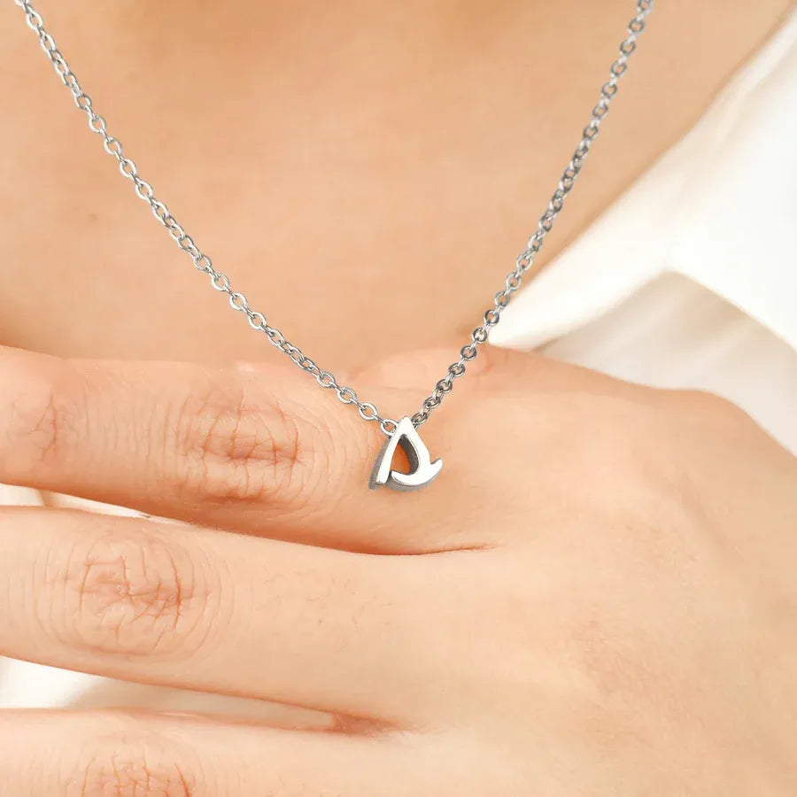 Collier avec petite initiale