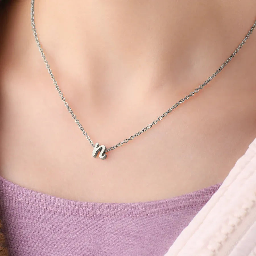 Collier avec petite initiale