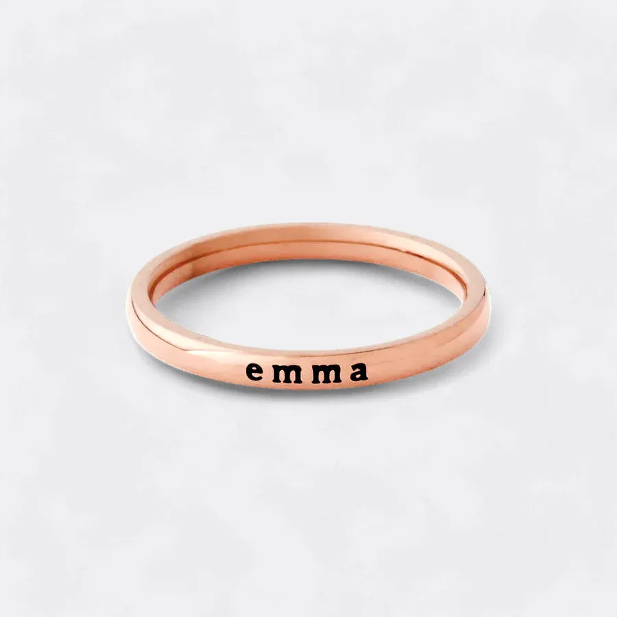 Petite bague empilable avec nom